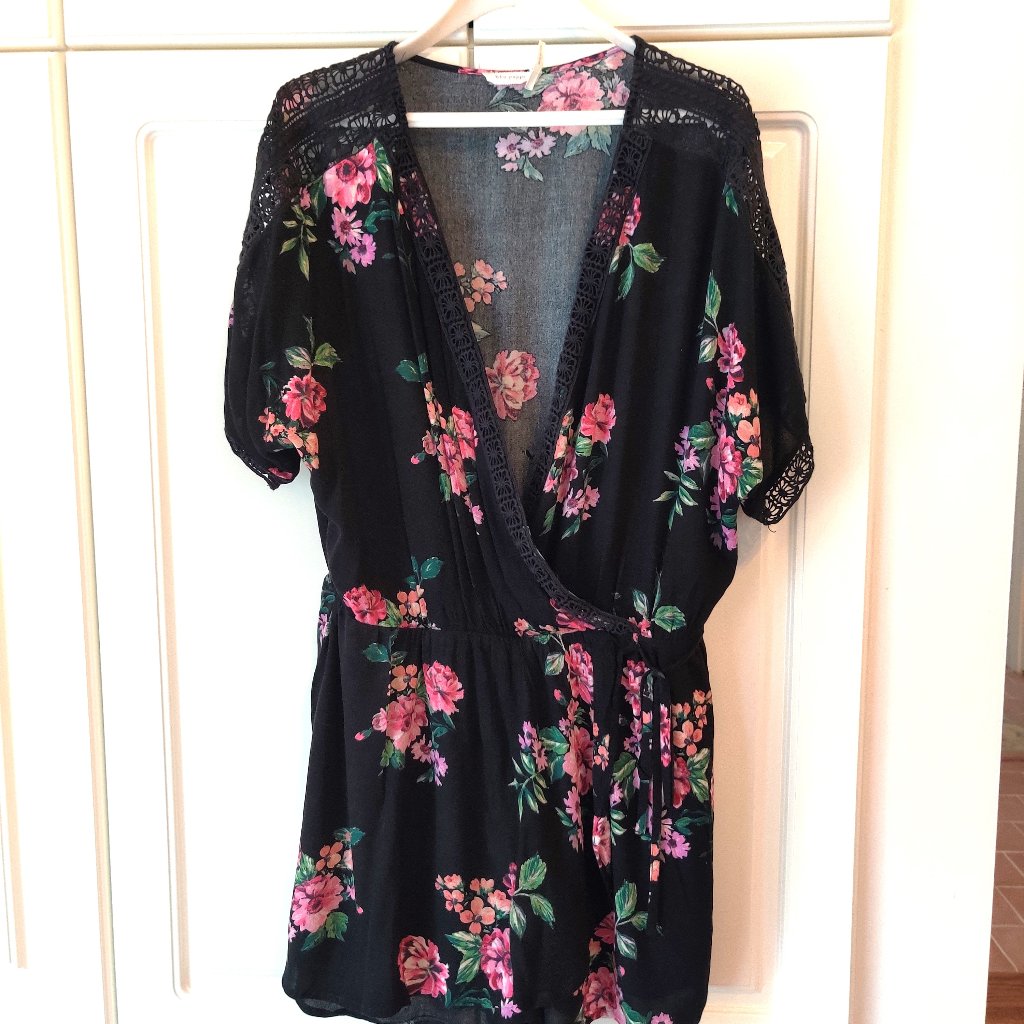 Blu Pepper Black/Pink Floral Romper, Size Medium
